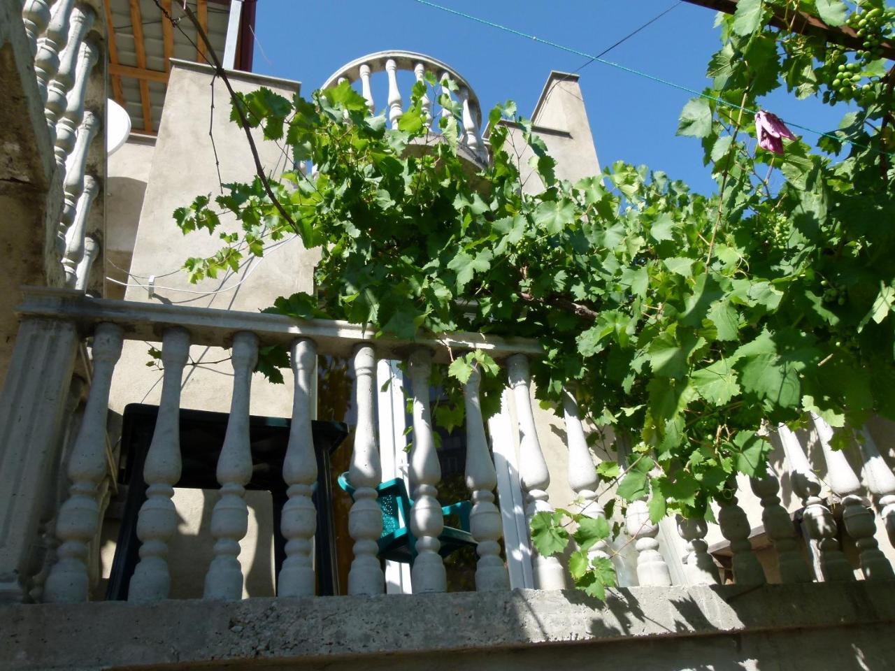 Why Me Eco-Friendly Hostel Tbilisi Exterior foto